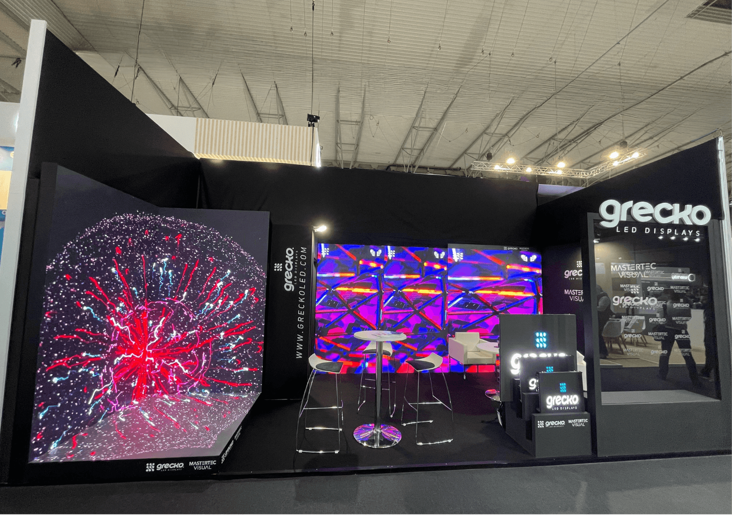 Stand ferial con pantalla LED